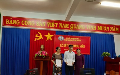 Lễ kết nạp đảng viên mới năm 2019 của Chi bộ tiểu học Phú Tân
