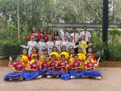 Trường TH Phú Tân tham gia Hội thi “Tiếng hát CNVCLĐ, đoàn viên công đoàn” thành phố Thủ Dầu Một năm 2022