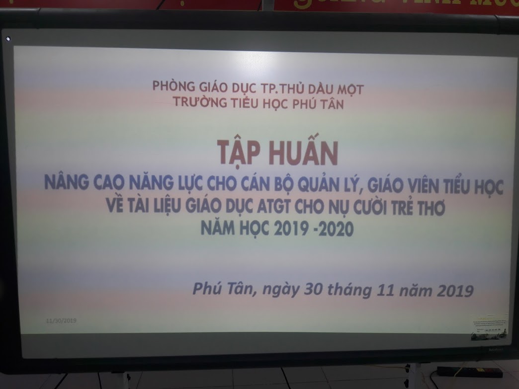 Tập huấn về tài liệu giáo dục “An toàn giao thông cho nụ cười trẻ thơ” năm học 2019 - 2020.