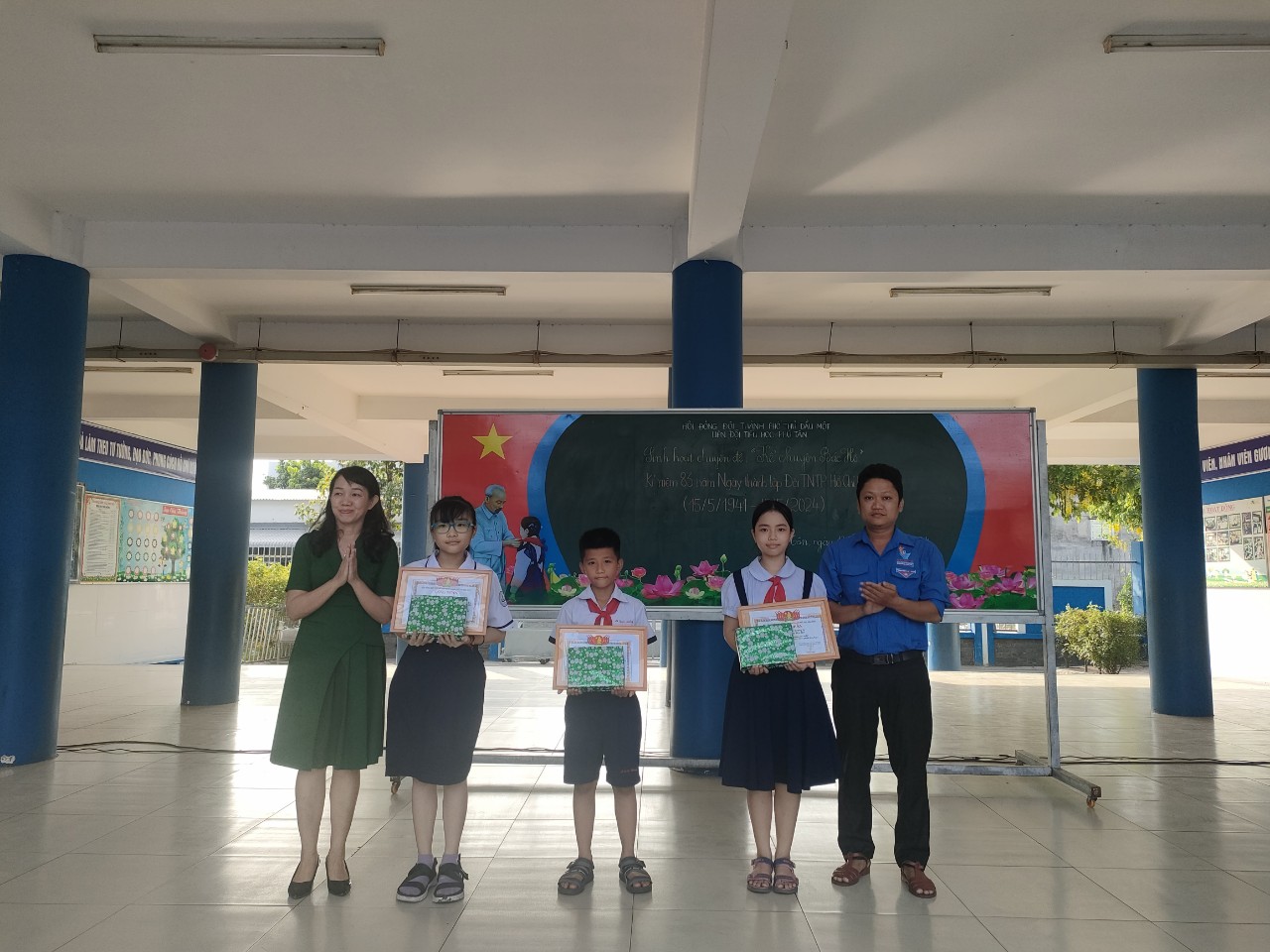 LIÊN ĐỘI TH PHÚ TÂN KỈ NIỆM 134 NĂM NGÀY SINH CHỦ TỊCH HỒ CHÍ MINH VÀ SINH HOẠT CHUYÊN ĐỀ “KỂ CHUYỆN BÁC HỒ”