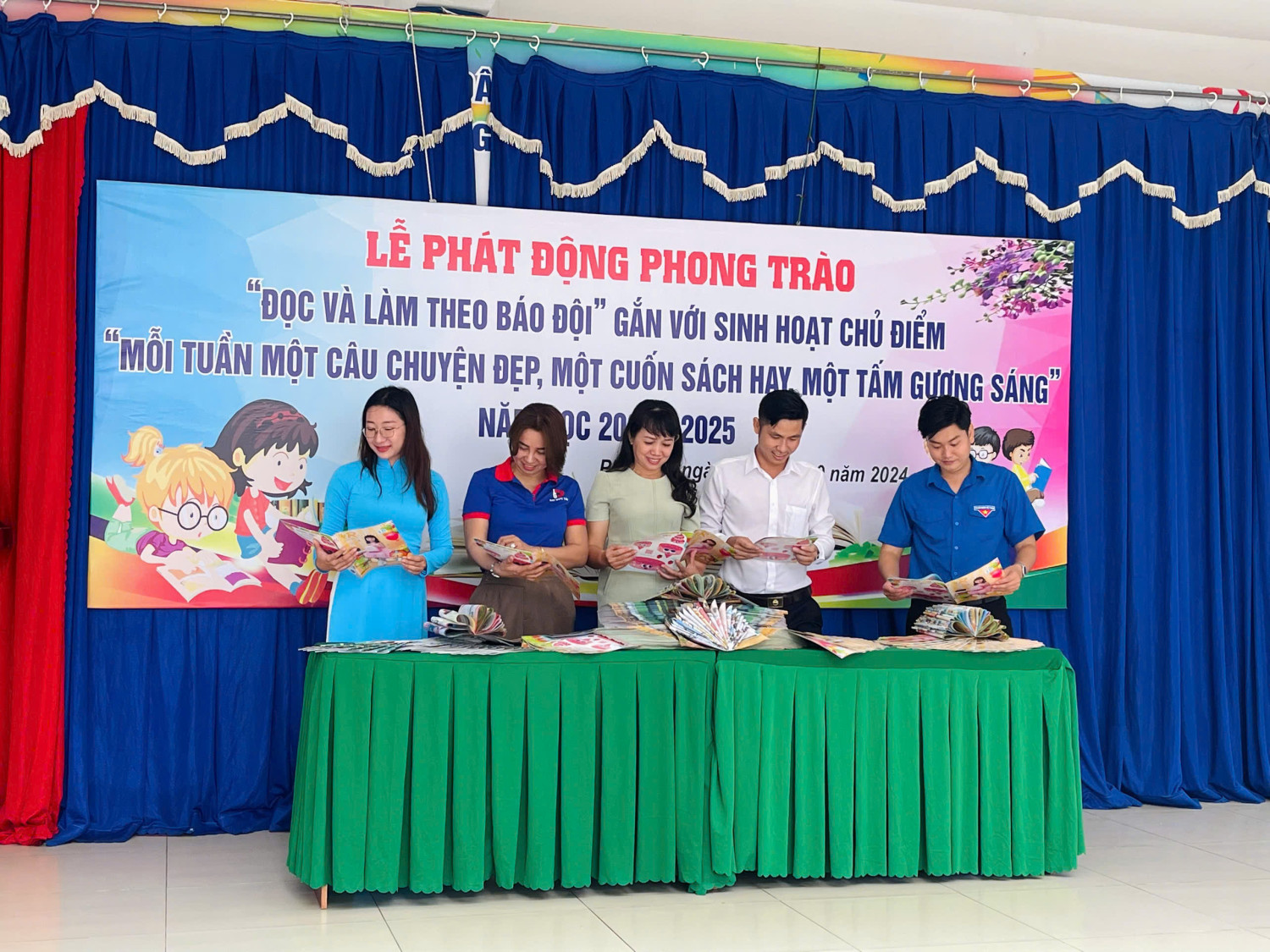 LIÊN ĐỘI TRƯỜNG TIỂU HỌC PHÚ TÂN: TỔ CHỨC LỄ PHÁT ĐỘNG PHONG TRÀO "ĐỌC VÀ LÀM THEO BÁO ĐỘI" GẮN VỚI SINH HOẠT CHỦ ĐIỂM MỖI TUẦN MỘT CÂU CHUYỆN ĐẸP MỘT CUỐN SÁCH HAY NĂM HỌC 2024 - 2025